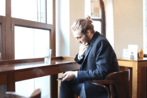 大人メンズカジュアルコーデならロングソックスがおすすめ!